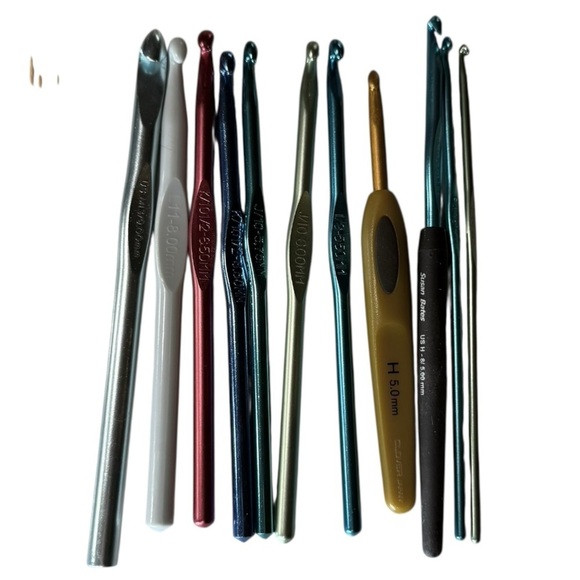 Other - 11 Yarn Art Tools Misc Sized Crochet Hooks